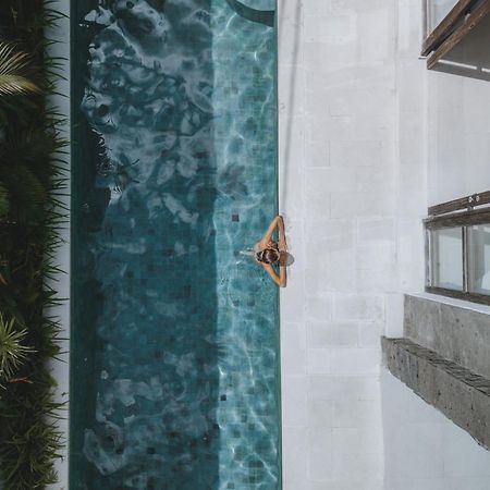 Aster Villa Seminyak Exterior photo