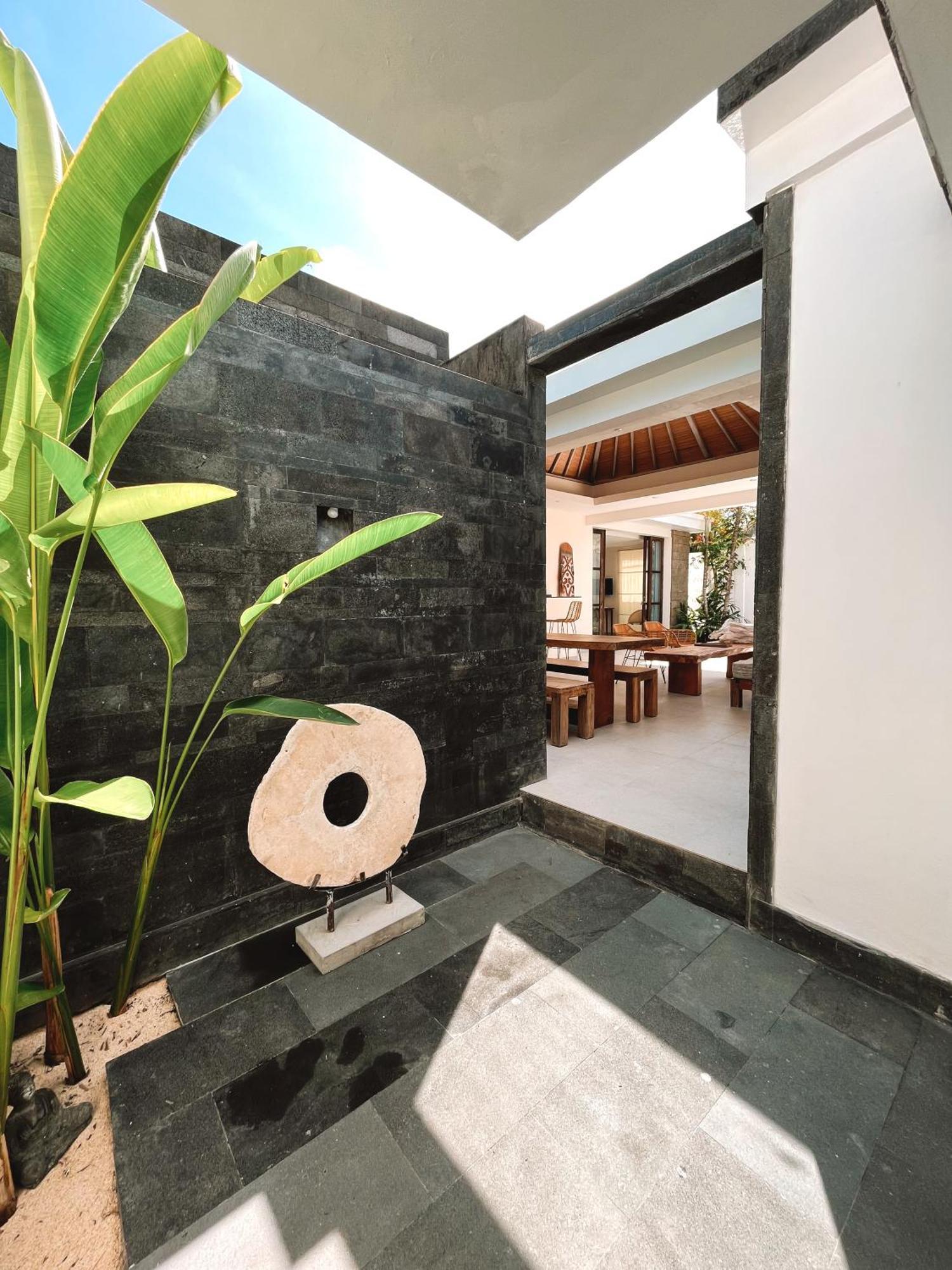 Aster Villa Seminyak Exterior photo