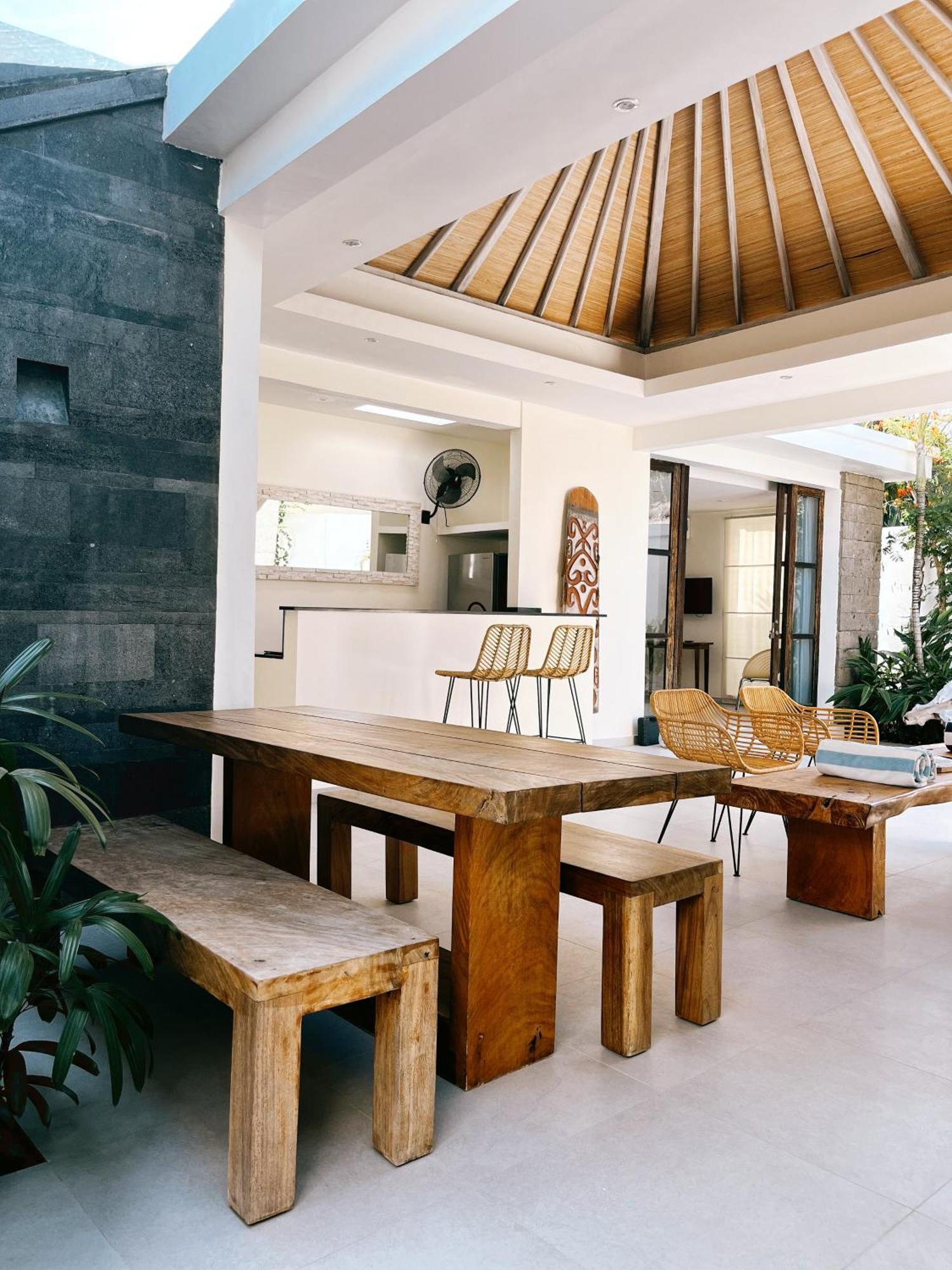 Aster Villa Seminyak Exterior photo