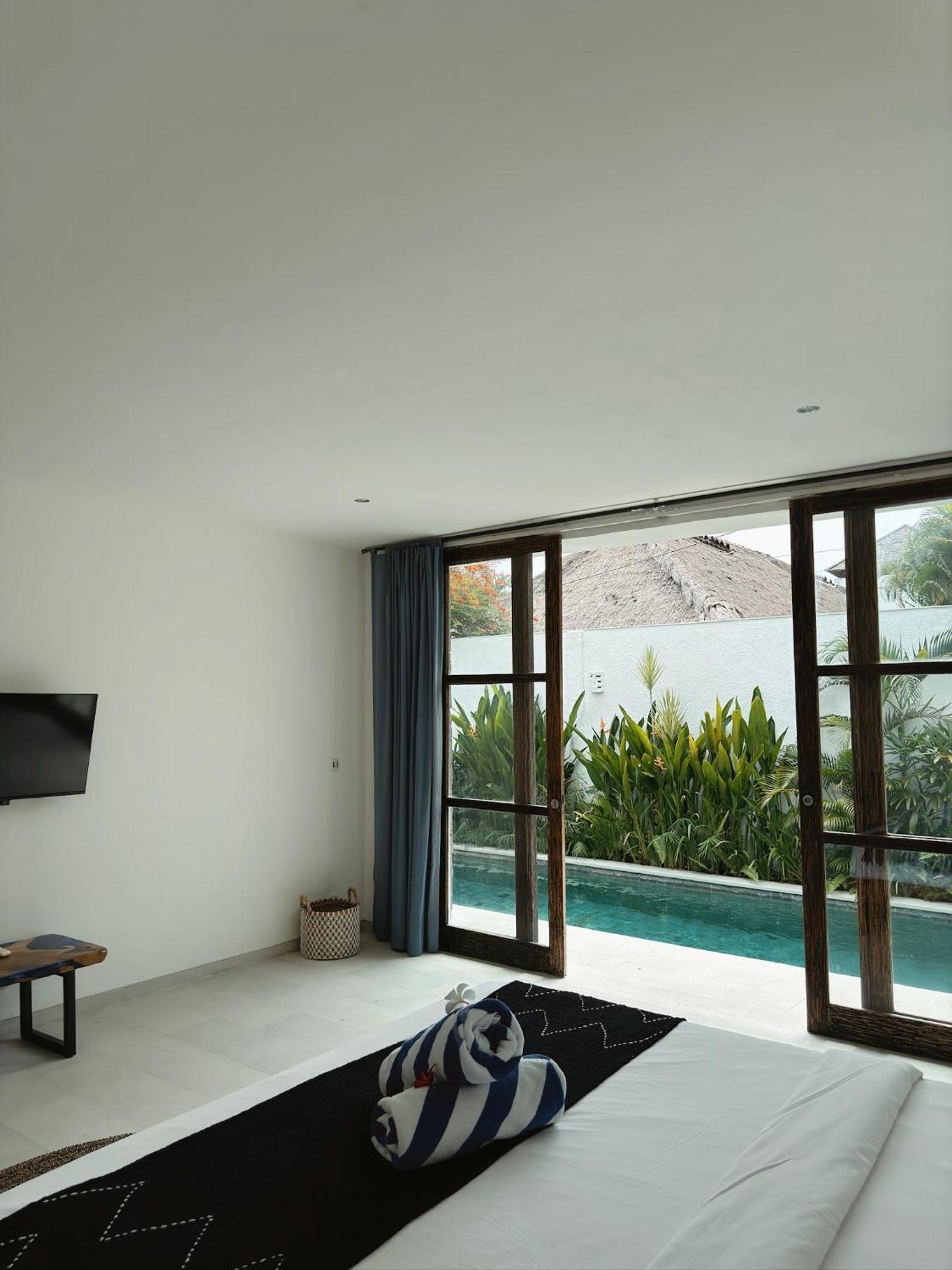 Aster Villa Seminyak Exterior photo